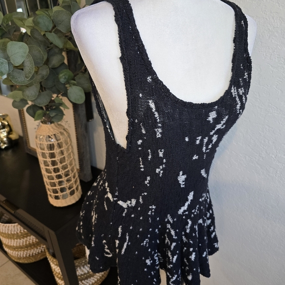 Free People Women’s Flared Bohemian Scoop Stylish Black And White Sweater Top M - Picture 4 of 10